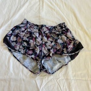 Lululemon Hotty Hot Short Low-Rise 2.5" Floral Print